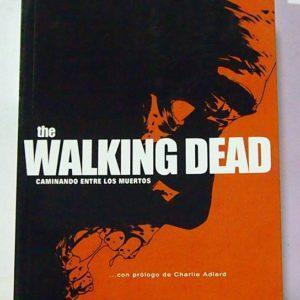 THE WALKING DEAD: CAMINANDO ENTRE LOS MUERTOS, LIBRO ENSAYO